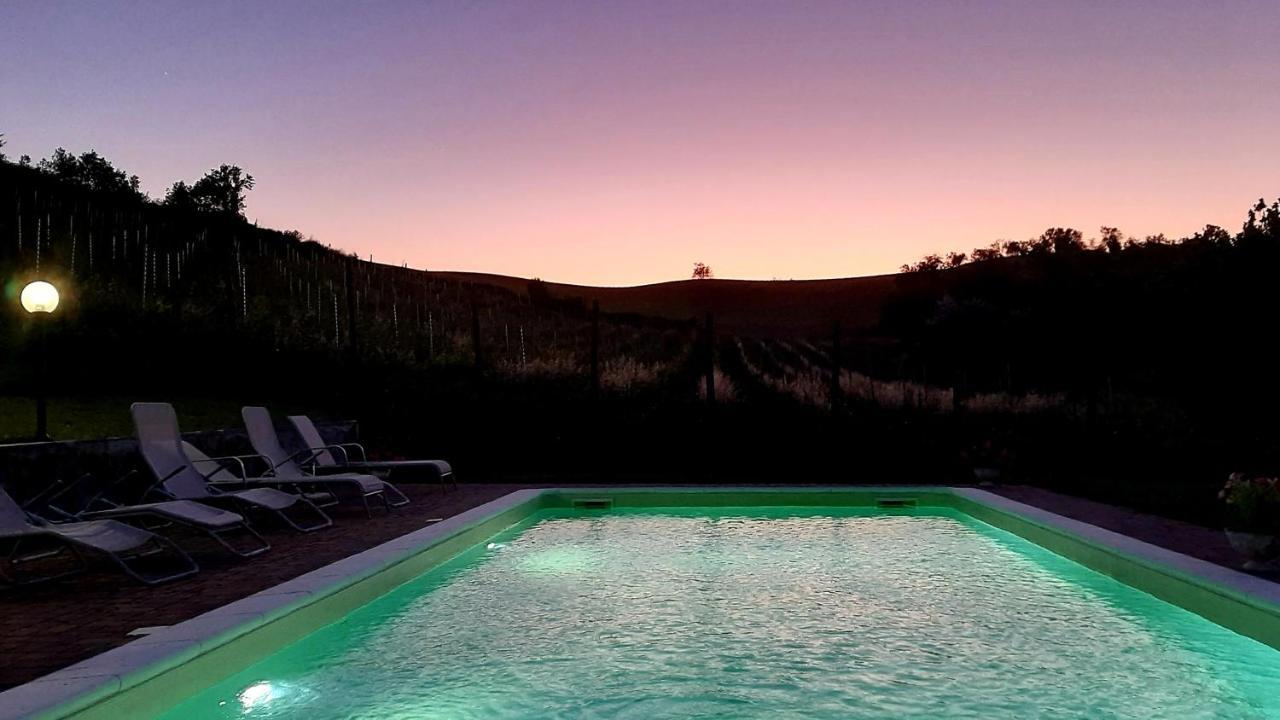 Agriturismo "Veritas" bed & Wine Casaleggio Boiro Exterior foto