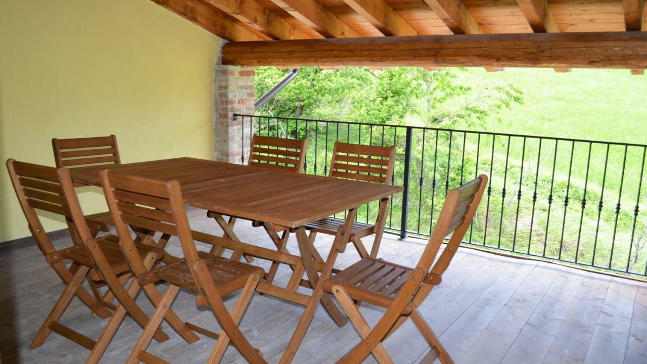 Agriturismo "Veritas" bed & Wine Casaleggio Boiro Exterior foto