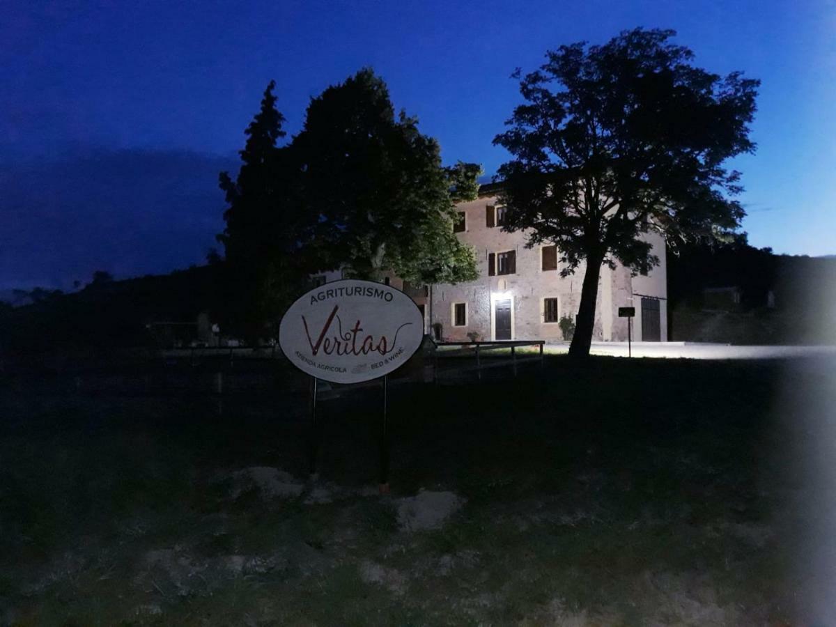Agriturismo "Veritas" bed & Wine Casaleggio Boiro Exterior foto