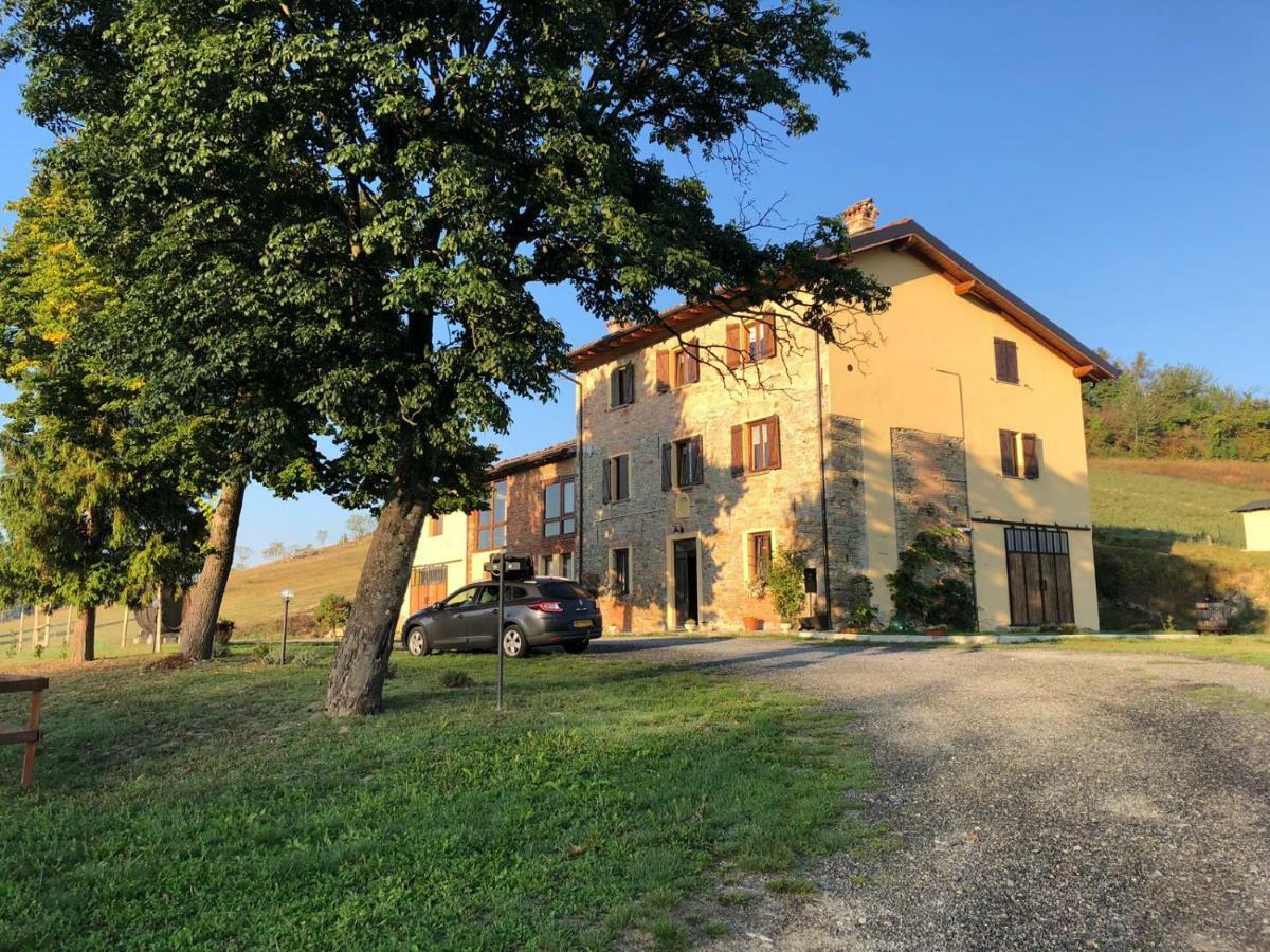 Agriturismo "Veritas" bed & Wine Casaleggio Boiro Exterior foto
